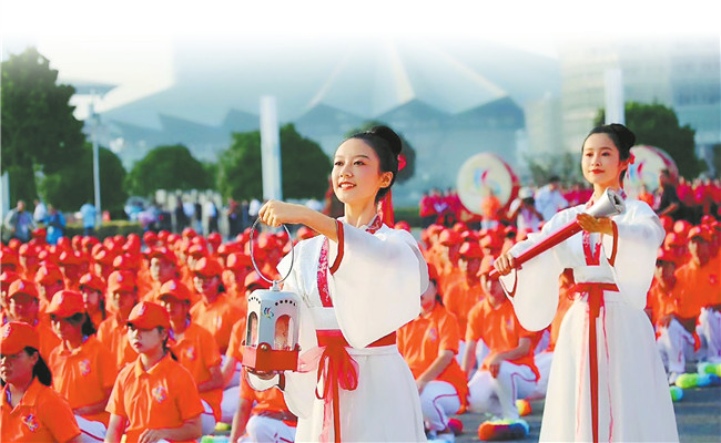 火炬傳遞起跑儀式在鄭東新區如意湖廣場舉行